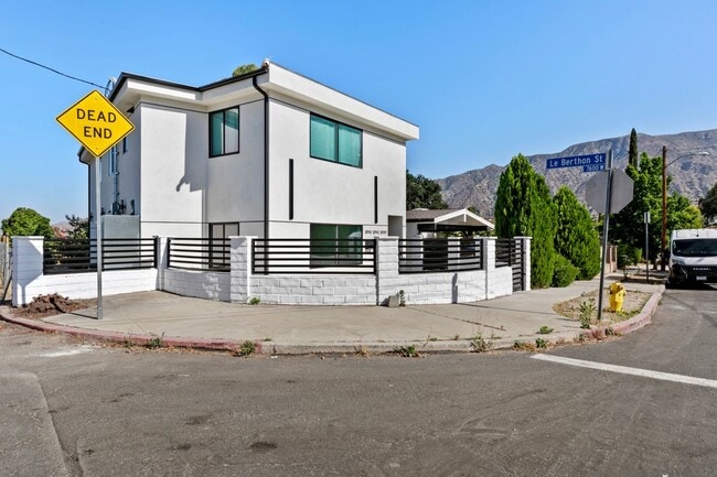 Building Photo - 10943 Christine Way