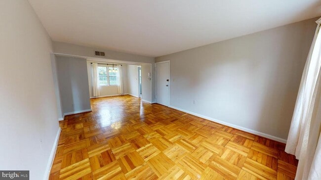 Foto del edificio - 6512 Potomac Ave