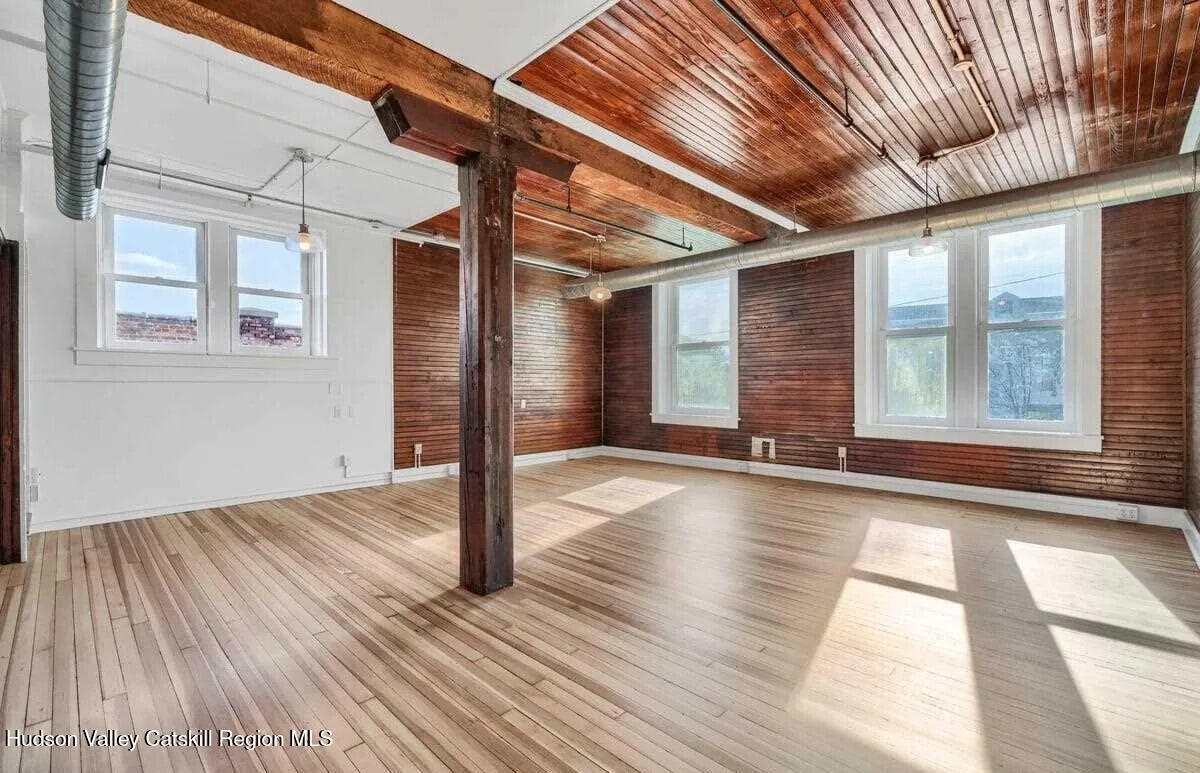 Foto principal - 15 Railroad Ave