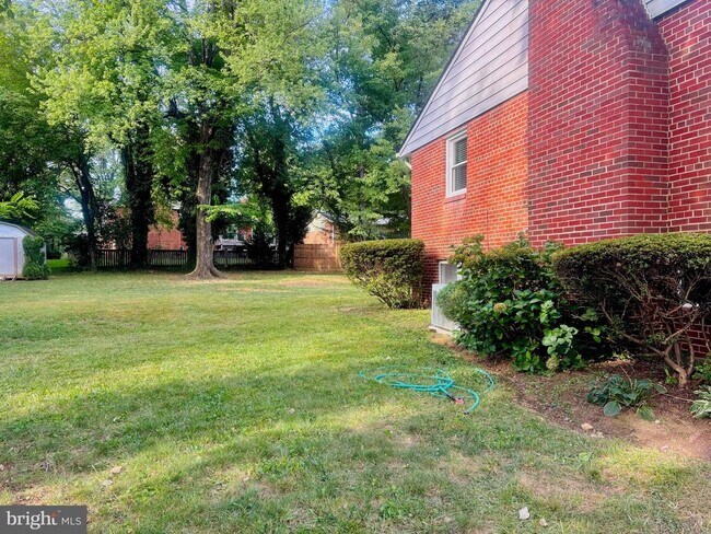 Building Photo - 5213 Flanders Ave