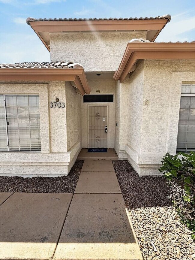 Foto del edificio - Core Chandler 85226 | 4-Bedroom Home with Pool & 3-Car Garage