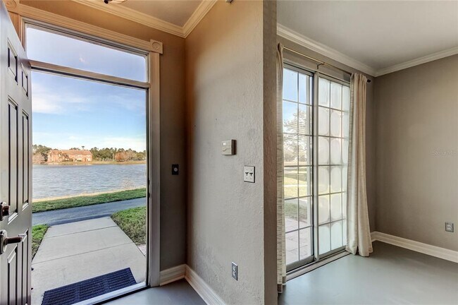 Foto del edificio - 9750 Lake Chase Island Way