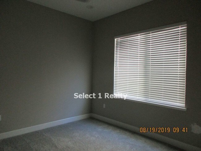 Building Photo - 60 Freeport Ct