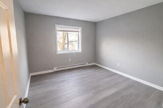 Building Photo - 4 Universal St