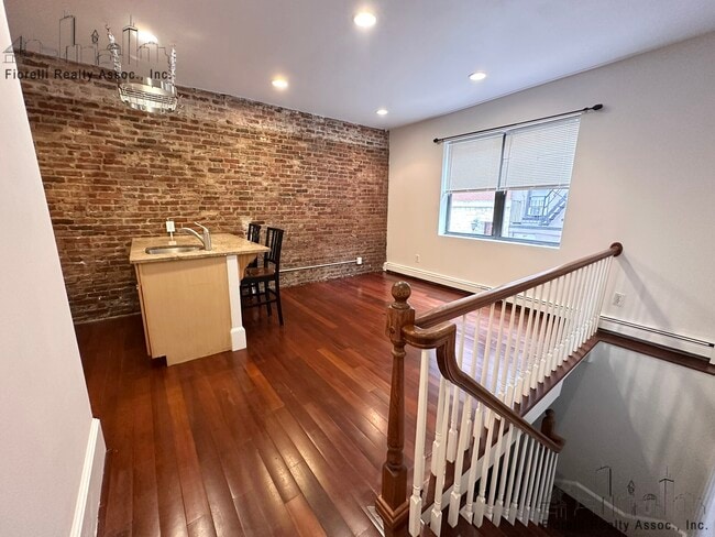 Building Photo - 22 Henchman St