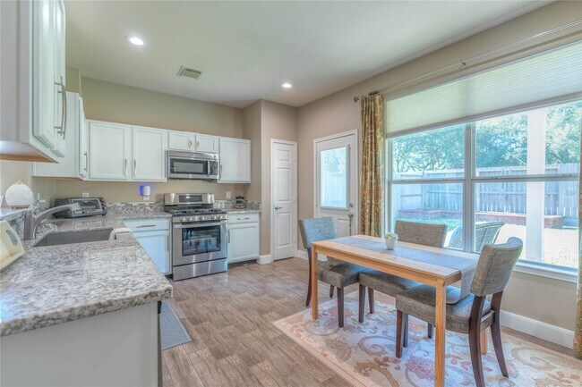 Foto del edificio - 22123 Holly Branch Dr