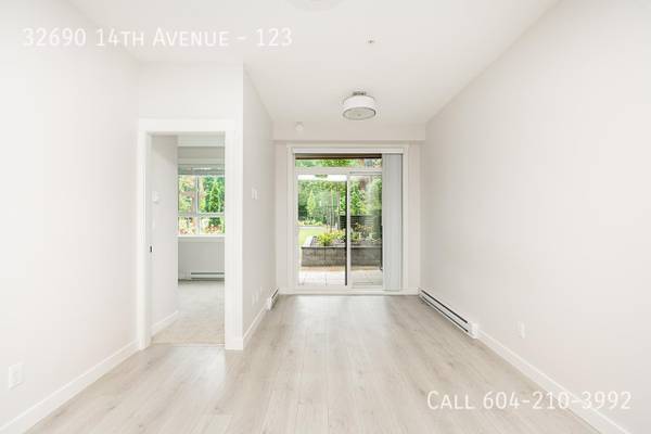 Building Photo - Modern Ground Floor Unit