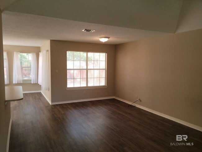 Foto del edificio - 459 Ridgewood Dr