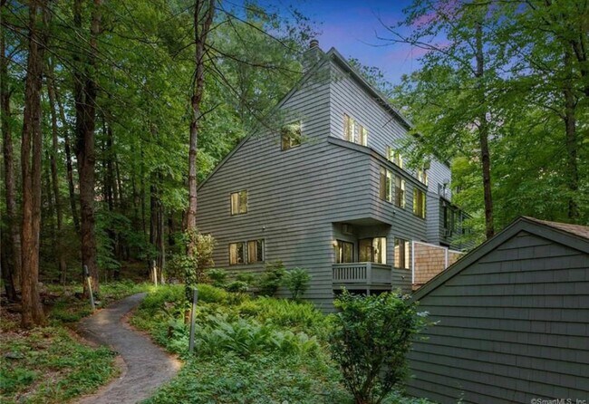 Building Photo - 39 Evergreen Rd