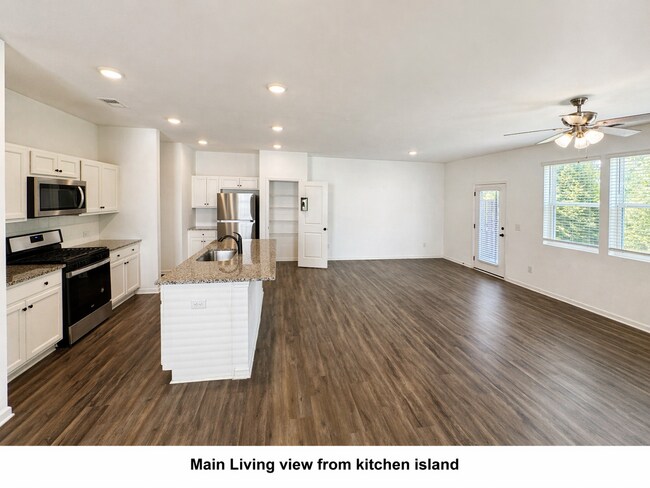 Building Photo - End Unit Townhome in Brookview Subdivsion in North Forsyth