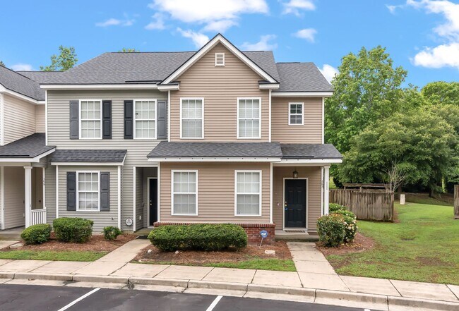 Building Photo - 3 BR, 2.5 BTH. Well Maintained Townhome in...