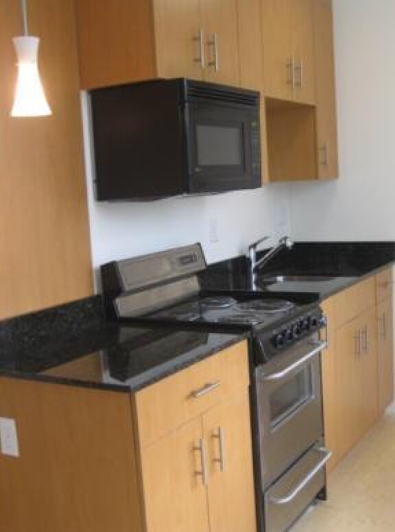 Building Photo - 461 Park Dr