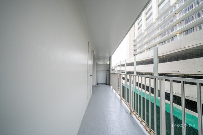 Foto del edificio - 2 bedroom/2 bath/1 parking in Coral Terrace