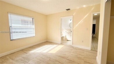 Building Photo - 2820 SW 25th St