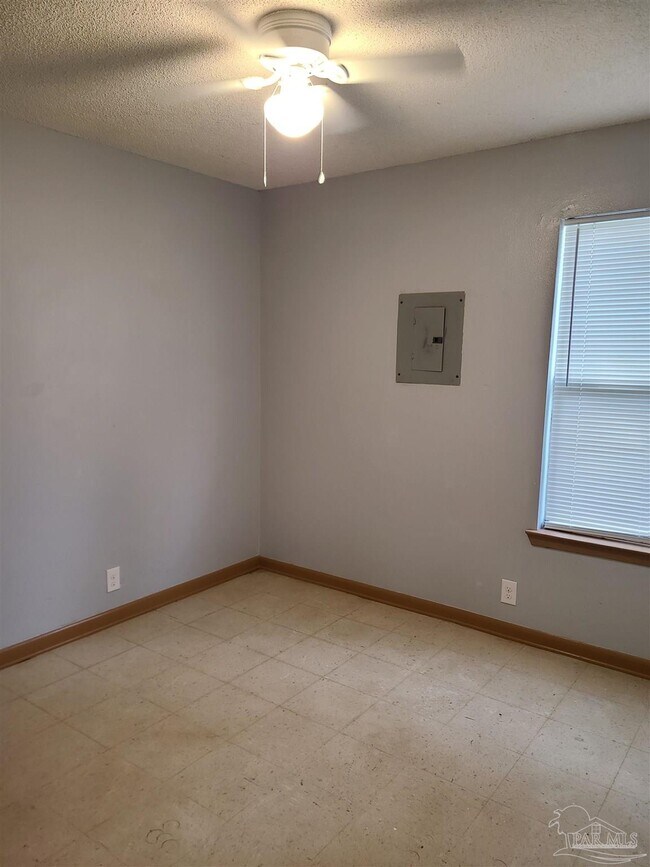 Foto del edificio - 1901 W Government St