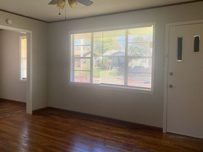 Foto del edificio - Available Now!  Complete Rehab! HUD Friendly!