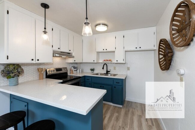 Building Photo - Monthly Rental Opportunity: Charming Singl...