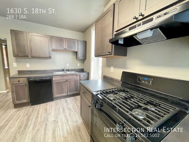 Building Photo - Completely Renovated 2 Bedroom, Steps from...