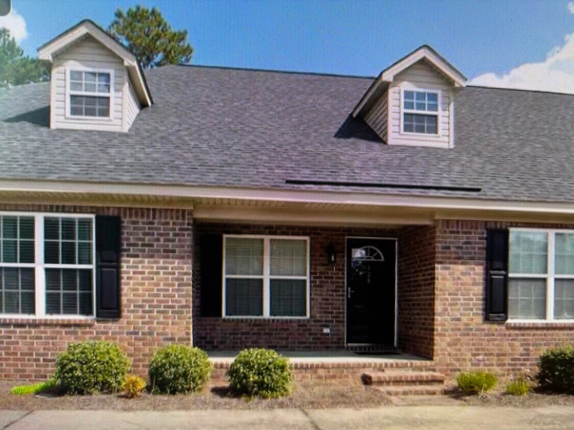 Foto principal - 110 Lakeview Commons Dr