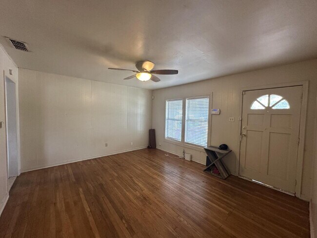Foto del edificio - Available Late July! Four Bedroom in Tech ...