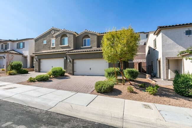Foto del edificio - GORGEOUS TOWNHOME*UPGRADED*ALL APPLIANCES*...