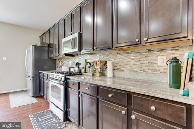 Building Photo - 6766 Green Mill Way