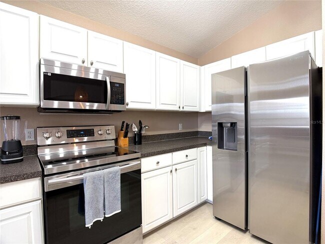 Building Photo - 353 Kensington Dr