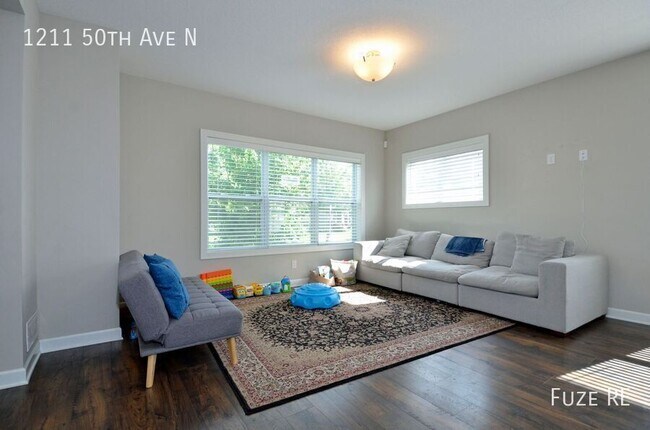 Foto del edificio - 1211 50th Ave N