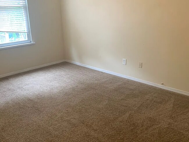 Foto del edificio - Lawrenceville Super spacious townhome
