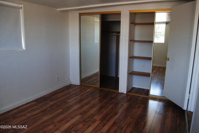 Building Photo - 859 W Kelso St