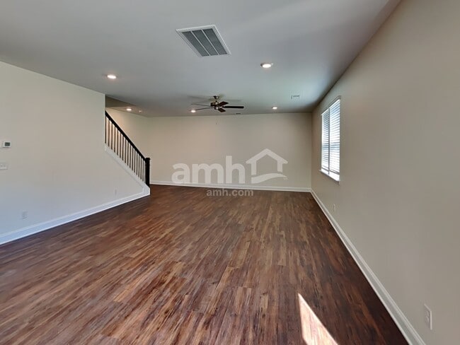 Foto del edificio - 7424 Garrett Ct