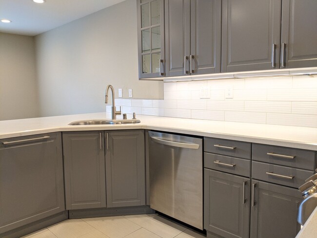 Building Photo - 7121 Briza Loop