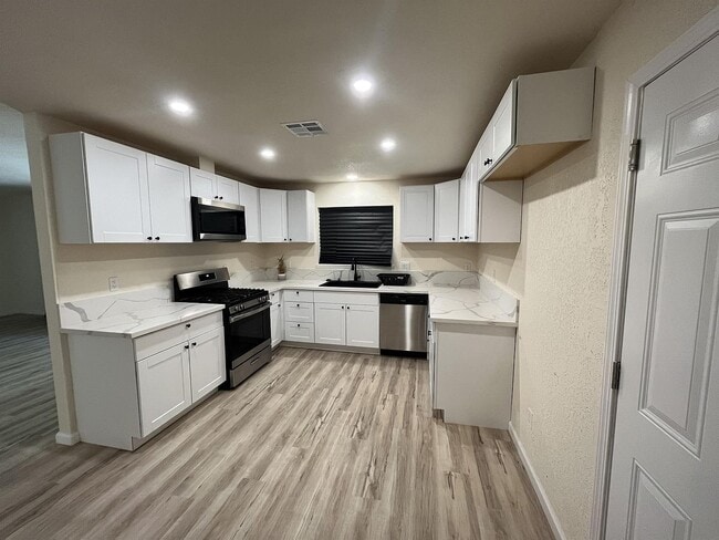 Foto del edificio - 3021 Farris Ave