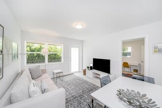 Building Photo - 6210 SW 59th Pl