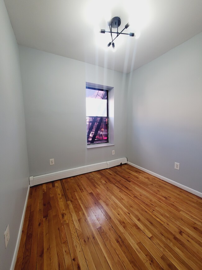 117 Wade St 2A - 121 Wade St