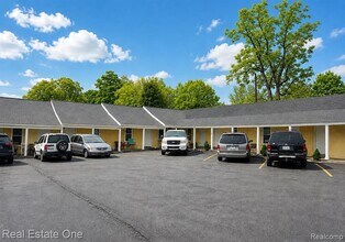 Building Photo - 507 Lakeville Rd