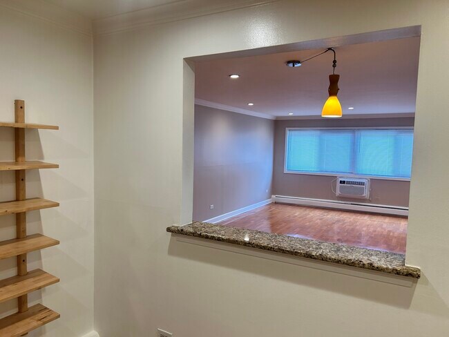 Foto del edificio - 677 S River Rd