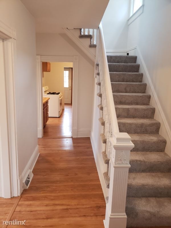 Building Photo - 5 br, 1.5 bath House - 130 Pillow St