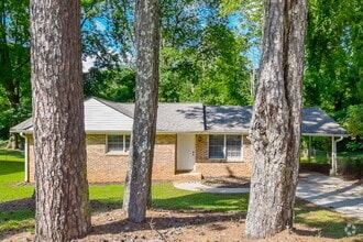 Building Photo - 1009 Forest Valley Dr SE