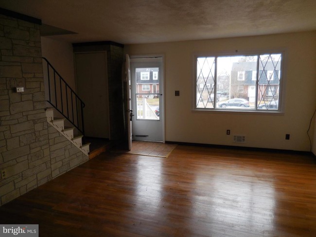 Building Photo - 6153 Radecke Ave