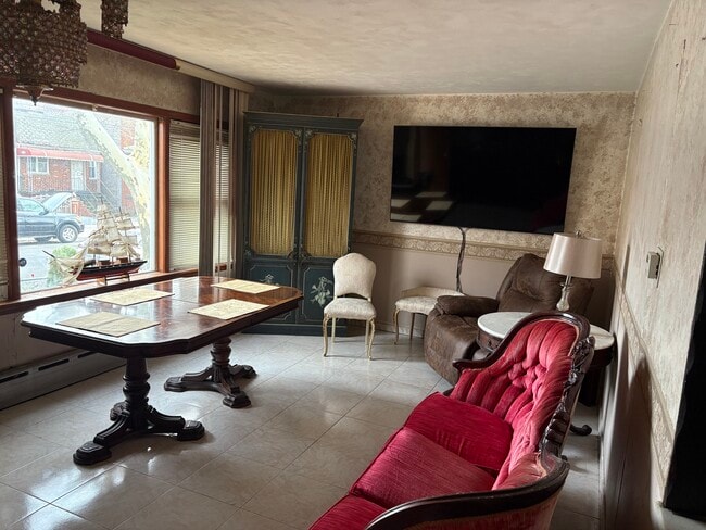 Building Photo - 752 E 88th St