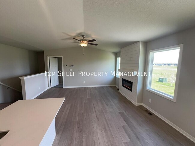Foto del edificio - 420 NW Compass Ave