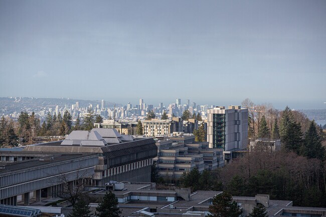 Photo du bâtiment - 8750-8750 University Crescent