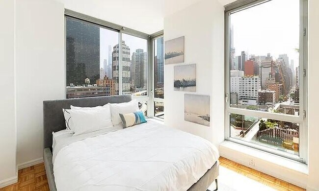 Building Photo - 455 W 37th St