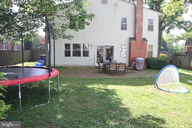 Building Photo - 8905 Bradmoor Dr