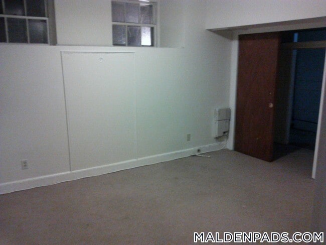 Building Photo - 86 Maple St