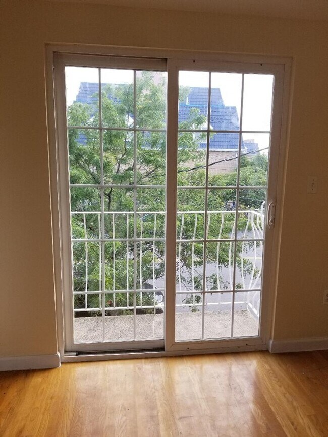 Foto del edificio - 1460 Royce St