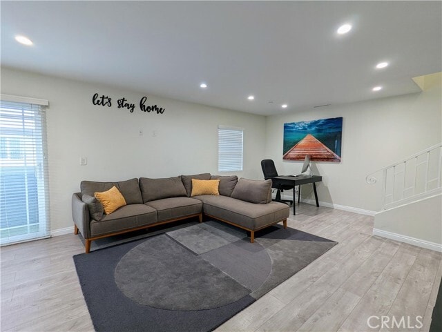 Foto del edificio - 9559 Firestone Blvd