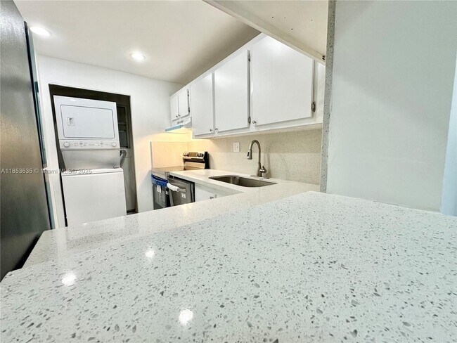 Foto del edificio - 7900 Fairview Dr