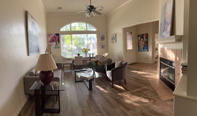 Foto del edificio - 15509 Monarch Ln